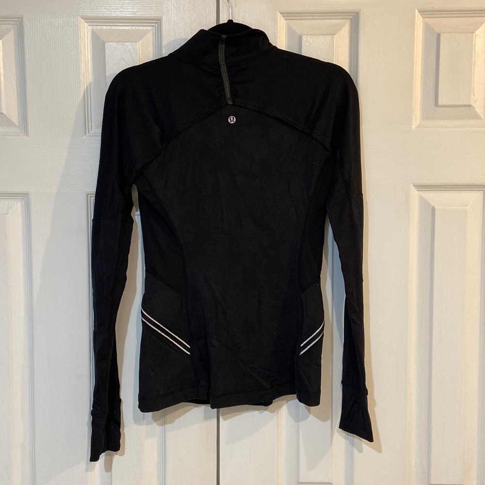 Lululemon pullover size 6